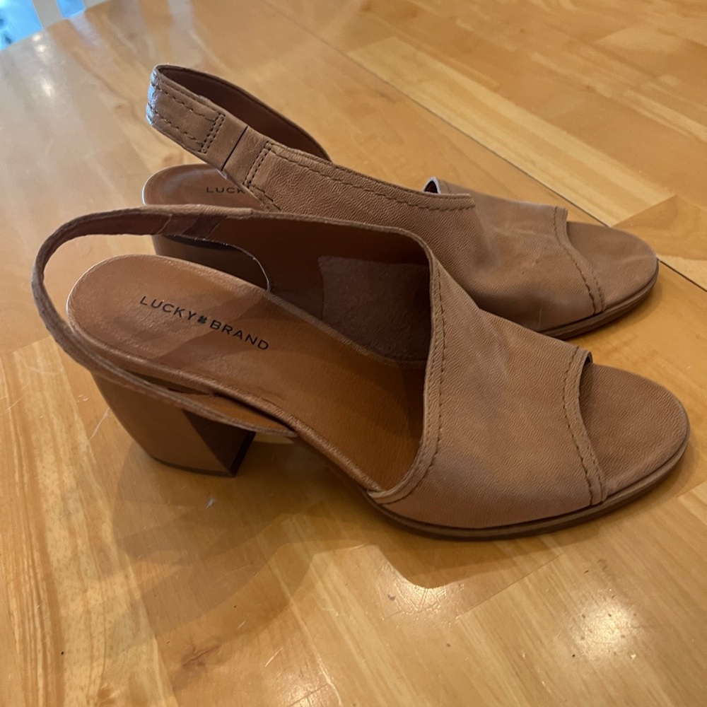 Lucky Brand Tan Heels Elegant Style
